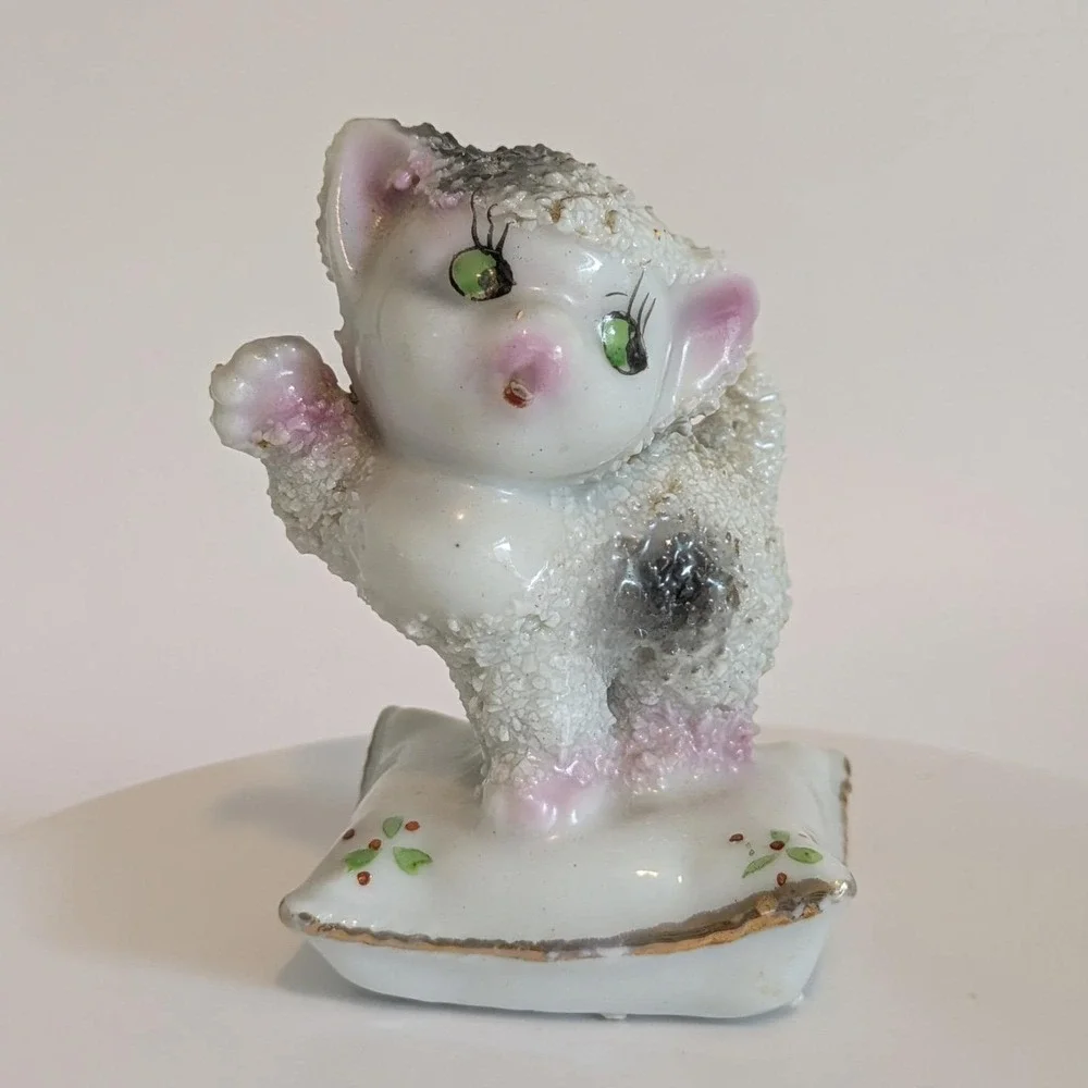 Vintage Ceramic Sugar Textured Cats On Pillows Salt & Pepper Shakers Japan